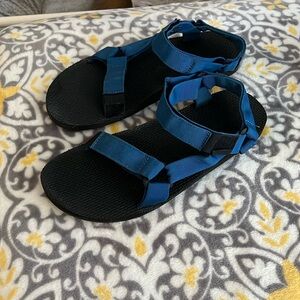 Men’s TEVA- like new!